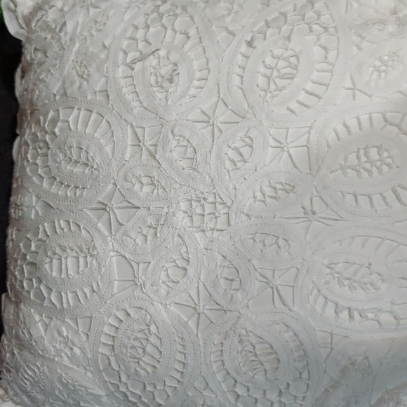 Set of decorative lace pillows (2) 14" x 14" white - Picture 2 of 8
